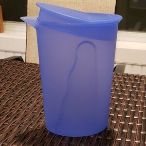 EUC Tupperware Impressions 1 qt. Pitcher